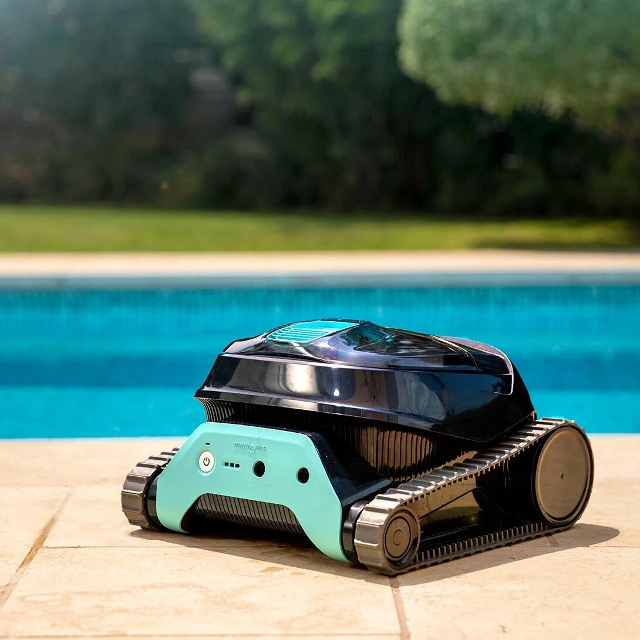 Maytronics Dolphin Liberty 300 Cordless Robotic Pool Cleaner 6 Maytronics Dolphin Liberty 300 Cordless Robotic Pool Cleaner - Image 4