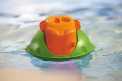 Flippin' FROG® XL By Pool Frog -Swimming Flippin FROG XL In Water Upsidedown high res scaled 41924.1691677594