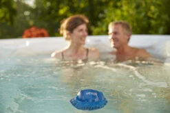 Spa FROG® @ease® Floating System Four Month Kit -Swimming ease couple high res scaled 44049.1705340773